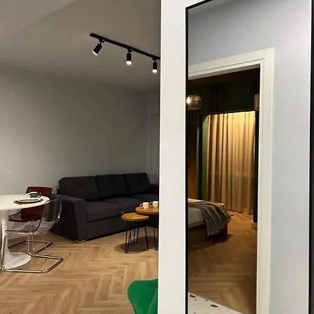 Modern Luxe Center Escape *