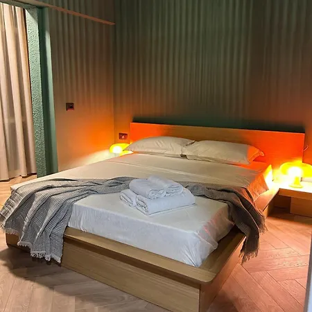 Modern Luxe Center Escape * Polisi i Vogel