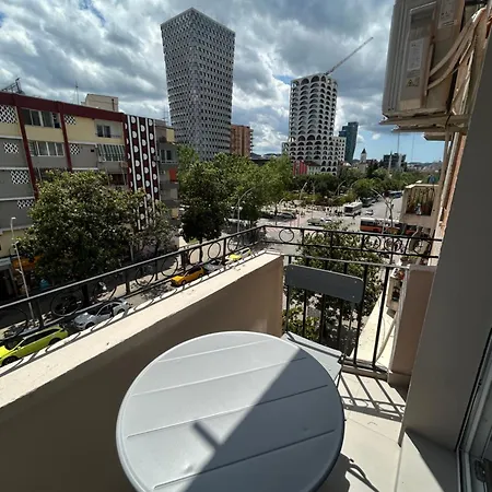 Modern Luxe Center Escape Apartmán *