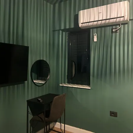 Modern Luxe Center Escape *