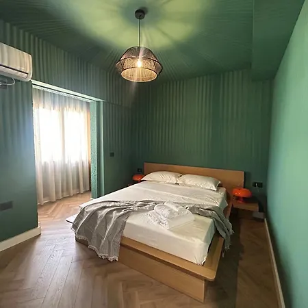 Modern Luxe Center Escape