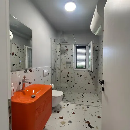 Modern Luxe Center Escape